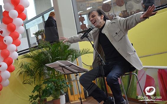 Mercado Municipal animado com S. Valentim e Carnaval