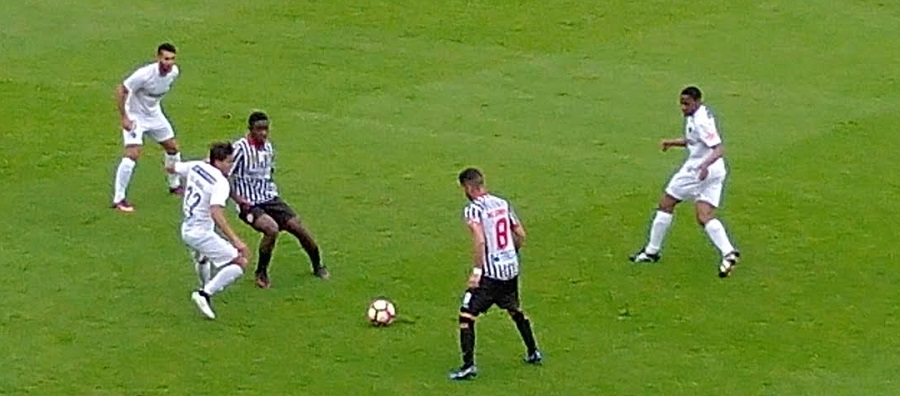 Varzim continua com a malapata dos jogos em casa