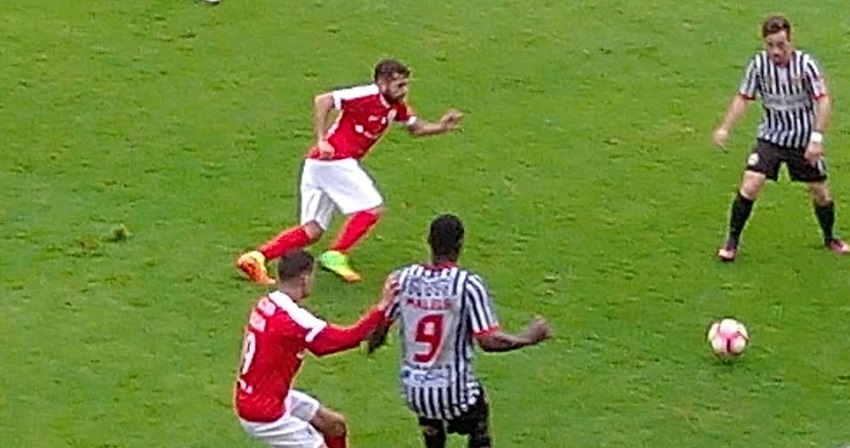 Varzim empata com Santa Clara (0-0) em jogo muito contestado Varzim empata com Santa Clara (0-0) em jogo muito contestado
