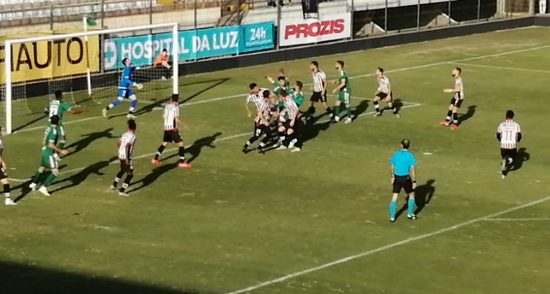 Varzim perde (1-3) em casa com o líder Farense