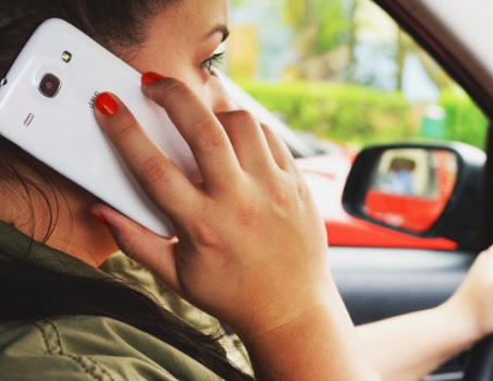 Campanha “Phone Off” deteta mais de mil condutores a usar telemóvel na condução