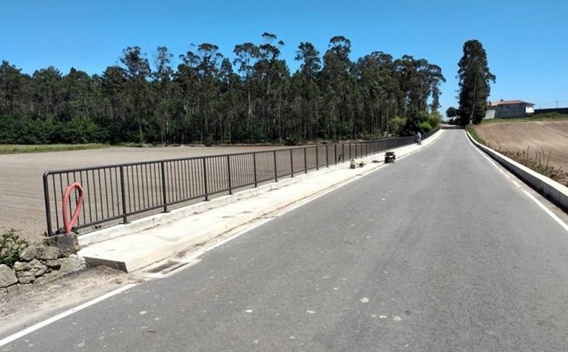 Guarda metálica colocada na Rua da Coutada em Ferreiró Guarda metálica colocada na Rua da Coutada em Ferreiró