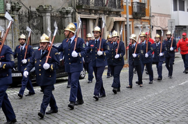 Poveiros ajudaram Bombeiros através da reciclagem porta-a-porta