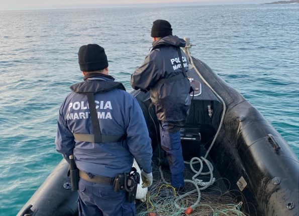 Polícia Marítima apreende 8 artes de pesca na Póvoa de Varzim Polícia Marítima apreende 8 artes de pesca na Póvoa de Varzim
