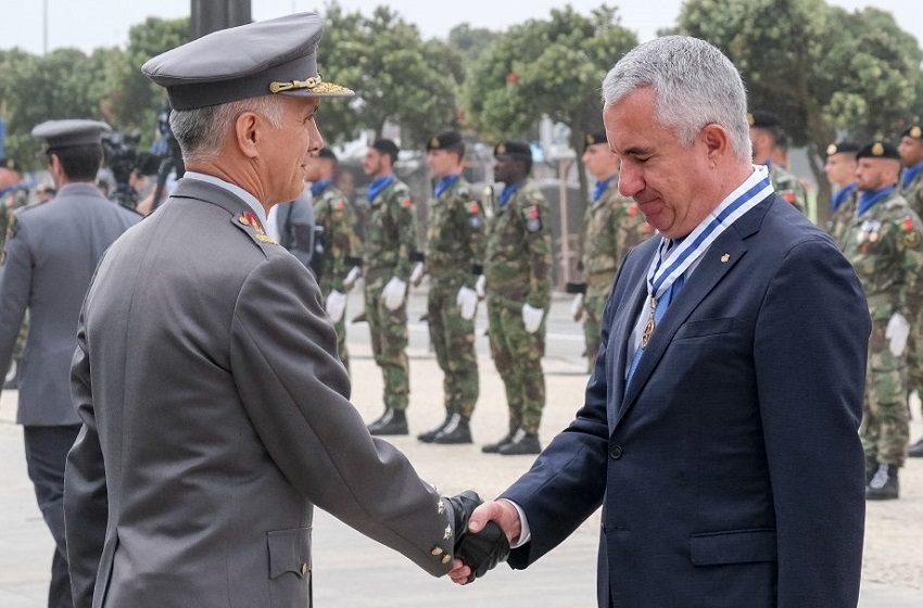 Aires Pereira condecorado com Medalha D. Afonso Henriques Aires Pereira condecorado com Medalha D. Afonso Henriques