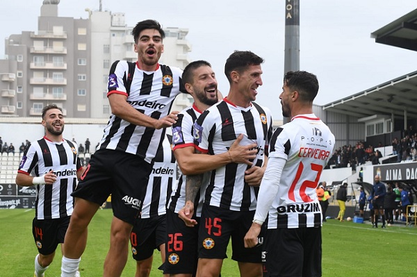 Varzim vence Montalegre (2-1) e lidera a classificação