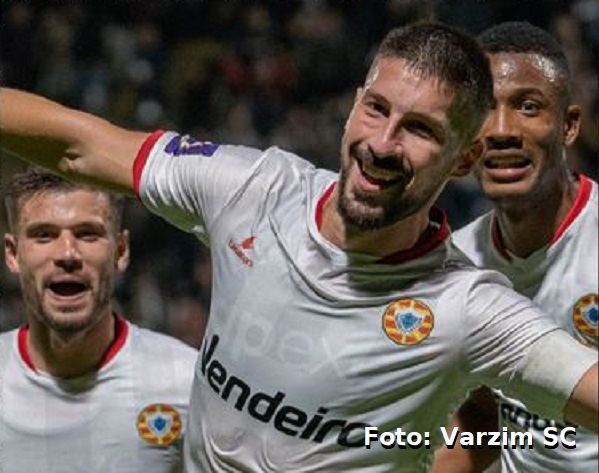 Varzim derrota V. Guimarães B (2-0) e regressa à liderança