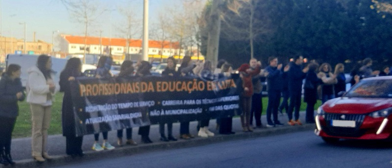 Póvoa e Vila : Profissionais da Educação em luta Póvoa e Vila : Profissionais da Educação em luta