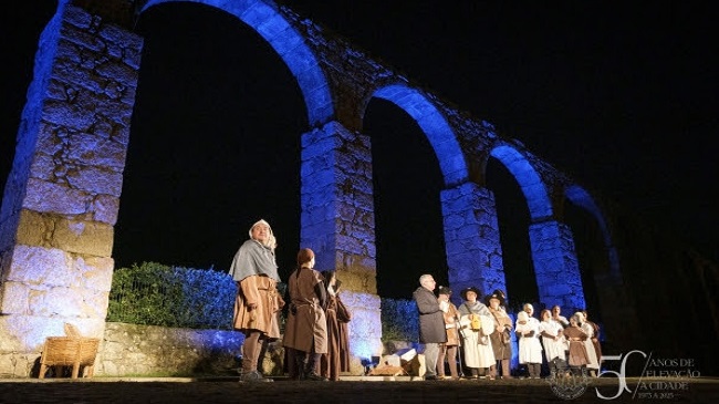 Póvoa: Aqueduto iluminado em Argivai