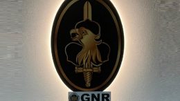 GNR surpreende narcotraficantes de Esposende ao Algarve: tinham armas de assalto Kalashnikov